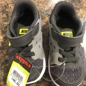 Toddler size 6 Nike shoes
